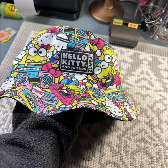 Hello Kitty X Zumba Bundle- Crossbody, Bucket Hat, Tote - Picture 8 of 12